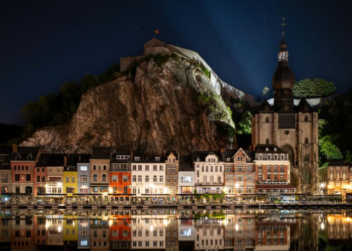 بلجيكا في الليل